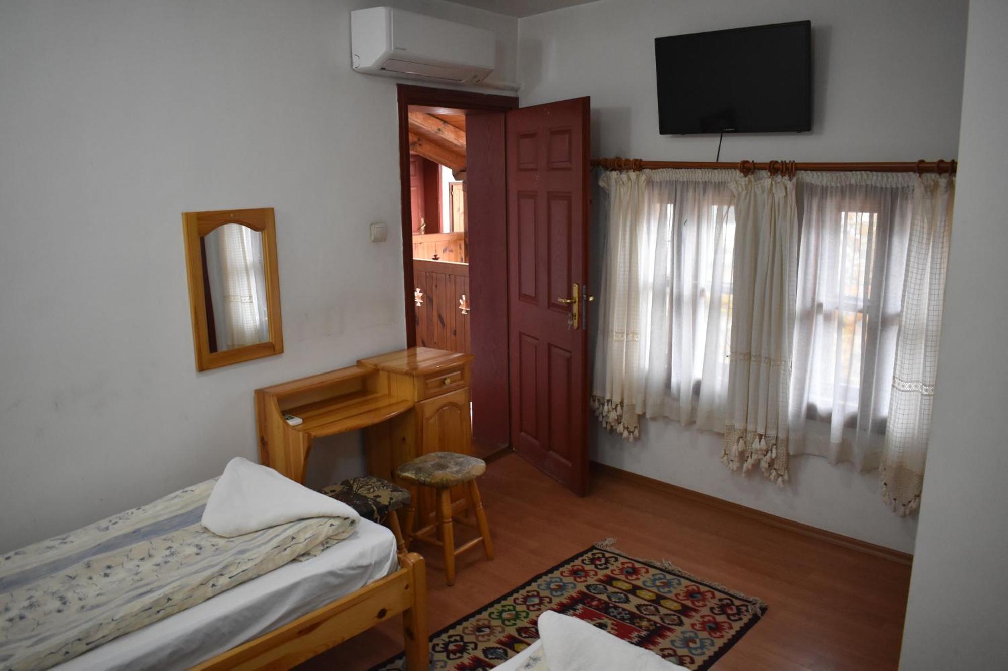 Хотел-Механа Павлова Къща Chiprovtsi Exterior photo